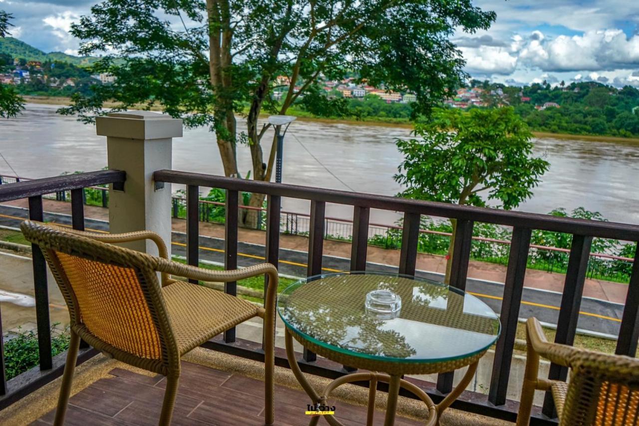 Chiangkhong Teak Garden Riverfront Onsen Hotel- Sha Extra Plus Чианг Конг Екстериор снимка